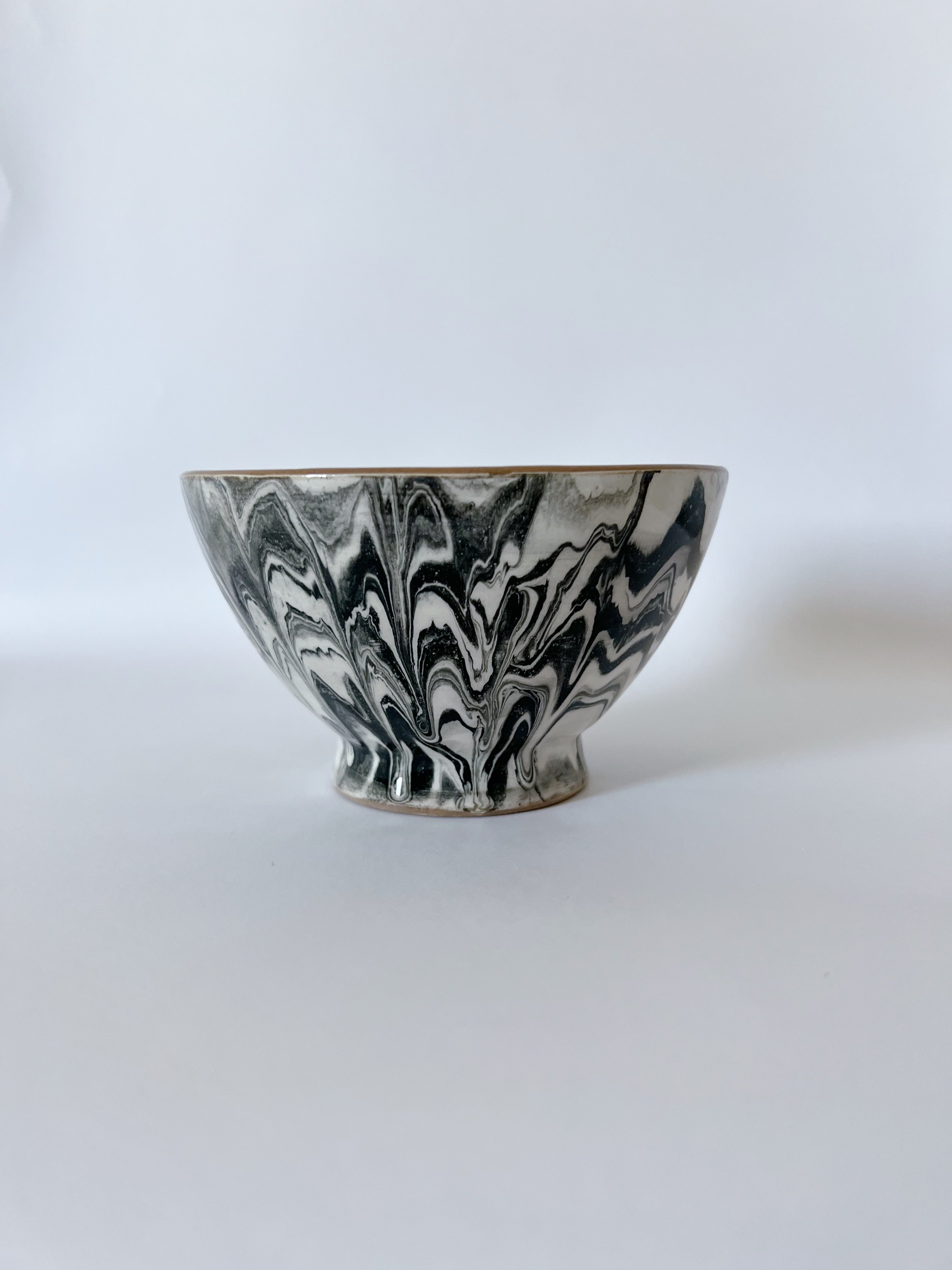Une Vie Nomade Large Swirled Bowls—Black Une Vie Nomade new arrivals 2023 6A16AFA5-9EEC-41F6-9DE8-AFECDDE1D616