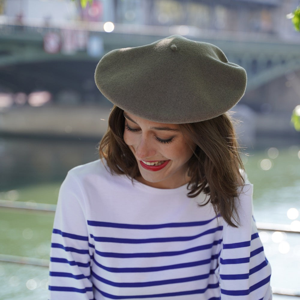 Le Béret Français Classic Truffle Grey Berets Le Béret Français Brand_Le Béret Français Home_French Nostalgia KTFWHS classic-beret-truffle-grey-woman2