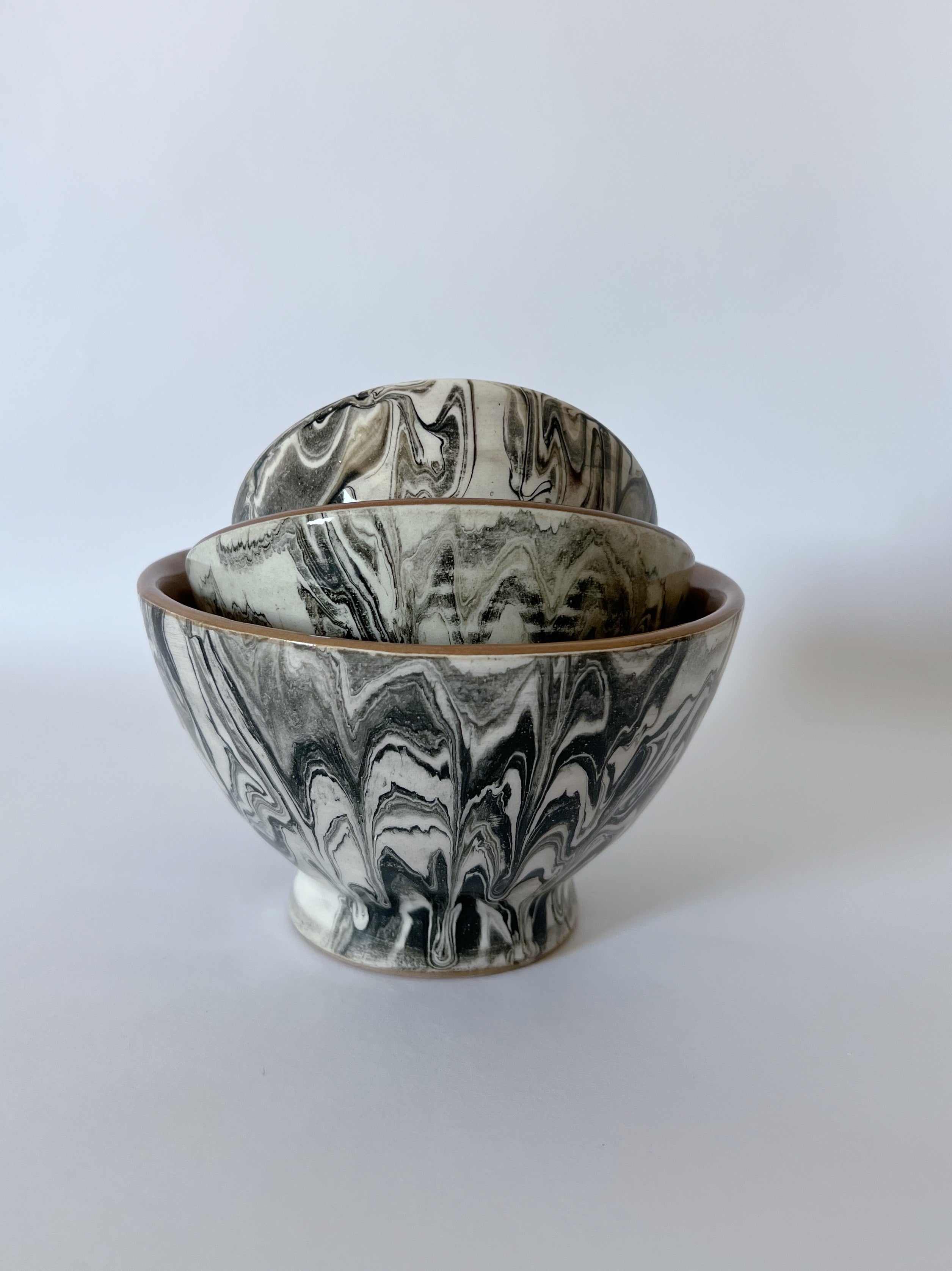 Une Vie Nomade Large Swirled Bowls—Black Une Vie Nomade new arrivals 2023 5F644B31-9229-4174-BE44-1166E9FEBD2D