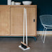 Andrée Jardin Mr. and Mrs. Clynk Complet Standing Broom & Dustpan Set Brooms Andrée Jardin Brand_Andrée Jardin Home_Broom Sets Home_Household Cleaning Home_Provençal Style La Maison LMS23 pelle-balayette-long-manche-clynk-3150-blanc-2_fdf5f149-c6eb-41dd-8a72-82ed2cfb9e8b_2000x2000AndreeJardinMr.andMrs.ClynkCompletStandingBroom_DustpanSetinCream
