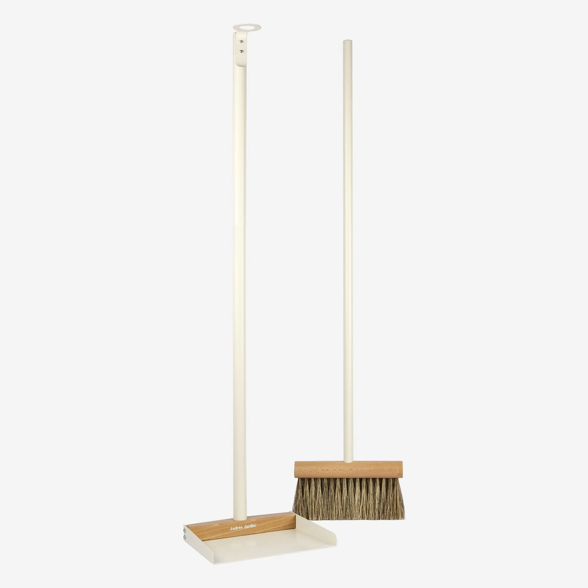 Andrée Jardin Mr. and Mrs. Clynk Natural Large Complet Dustpan and Broom White Utilities Andrée Jardin Brand_Andrée Jardin Home_Broom Sets Home_Household Cleaning New Arrivals pelle-balayette-long-manche-clynk-nature-3152-blanc_2000x2000Mr.andMrs.ClynkNaturalLargeCompletDustpanandBroominWhite_ea82fea7-b8cd-42f4-9427-6b49e49c3c36