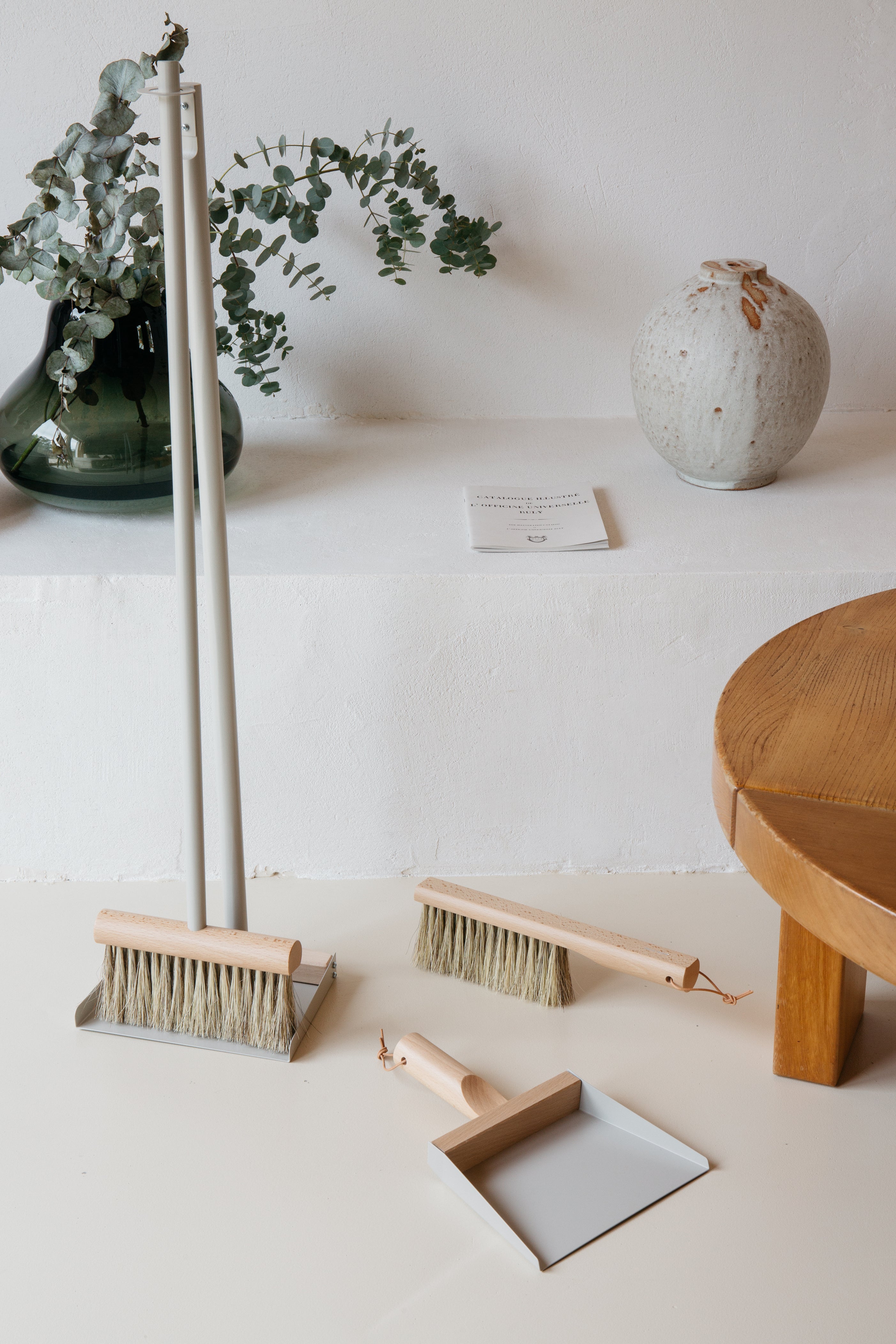 Andrée Jardin Mr. and Mrs. Clynk Dustpan & Natural Brush with Wall Hooks Set "Coffret" Gift Set Utilities Andrée Jardin Back in stock Brand_Andrée Jardin Home_Broom Sets Home_Household Cleaning New Arrivals 0N5A6575_1c4967c8-c5ee-4343-9106-faf021bd0057