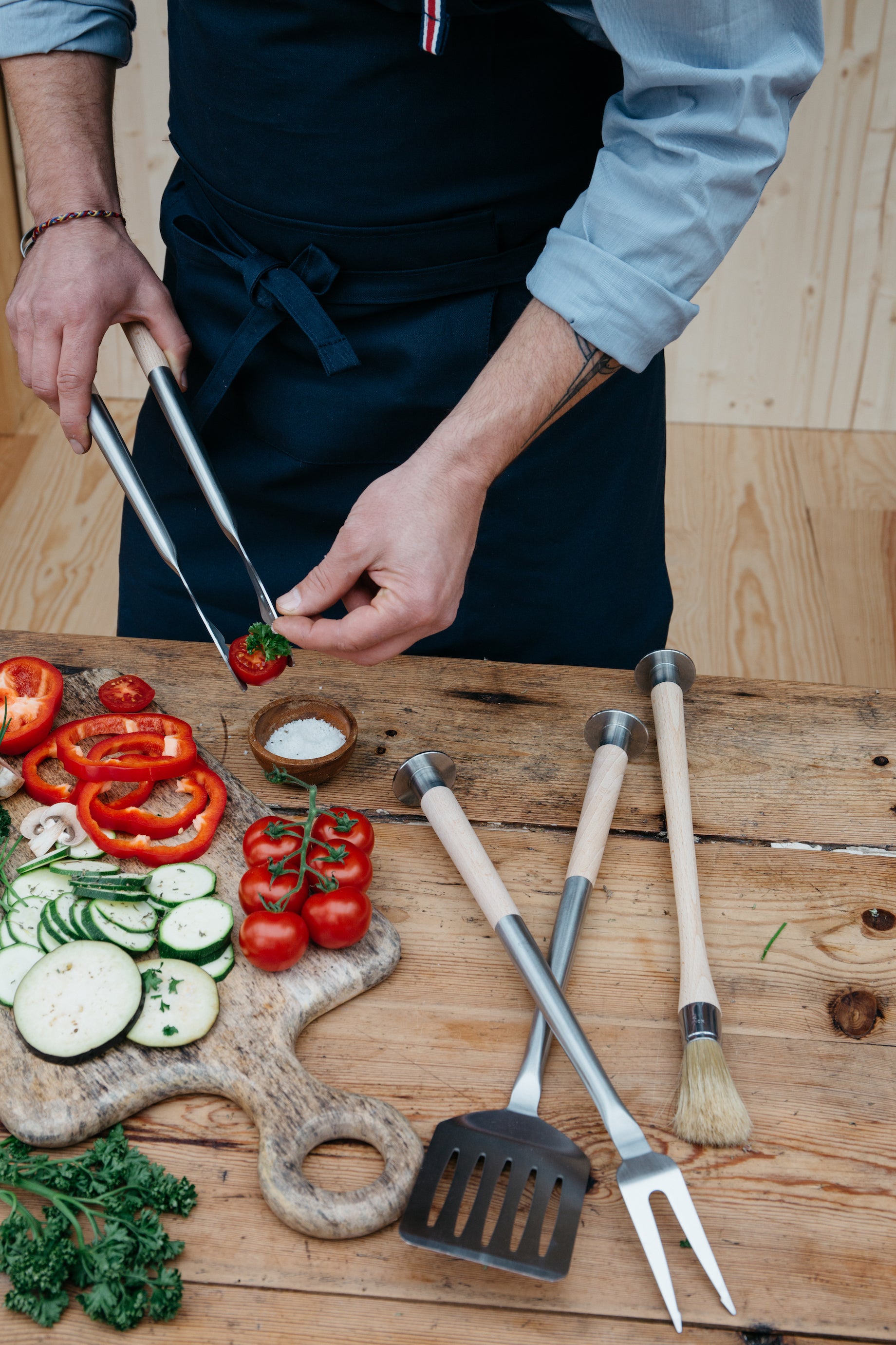 Andrée Jardin Complete BBQ Set (5 BBQ Tools and Hanging Storage) Utilities Andrée Jardin Andrée Jardin Brand_Andrée Jardin Kitchen_Accessories Kitchen_Kitchenware La Cuisine 0N5A7610