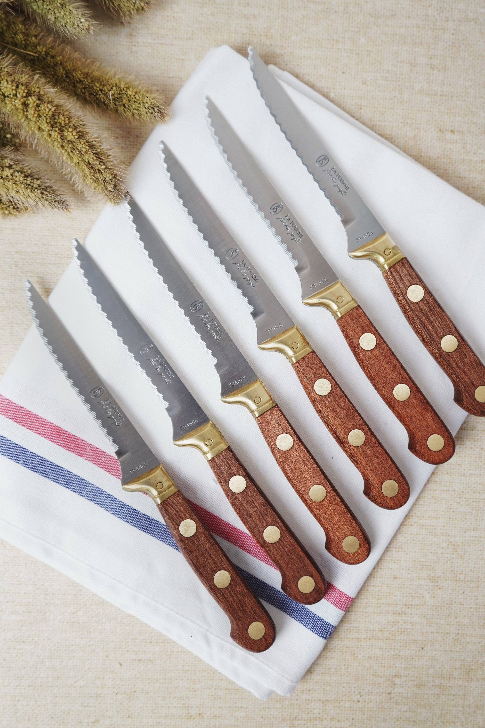 La Fourmi Laiton Steak Knives in Wooden Box with Acrylic Lid (Set of 6) Cutlery La Fourmi Brand_La Fourmi Brand_Laguiole Kitchen_Dinnerware Kitchen_Kitchenware Knife Sets La Fourmi New Arrivals 394DC3F9_LaFourmiLaitonSteakKnivesinWoodenBoxwithAcrylicLid7900-60530LT_AL