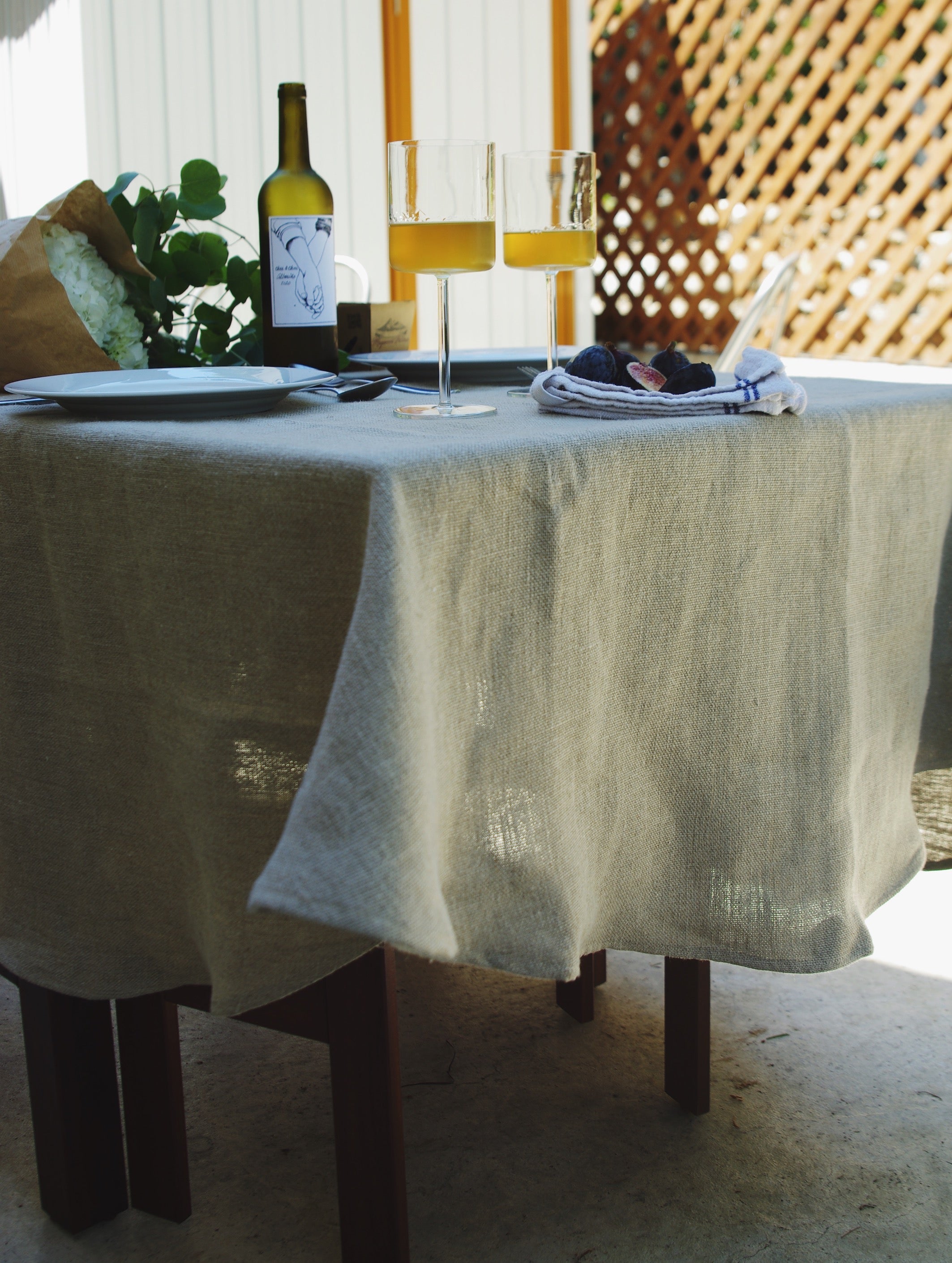 Thieffry Bagatelle Linen Round Tablecloth (67") Placemats Thieffry Brand_Thieffry Home_Decor New Arrivals Textiles_Tablecloths 7421-0003ThieffryBagatelleLinenRoundTablecloth67__4