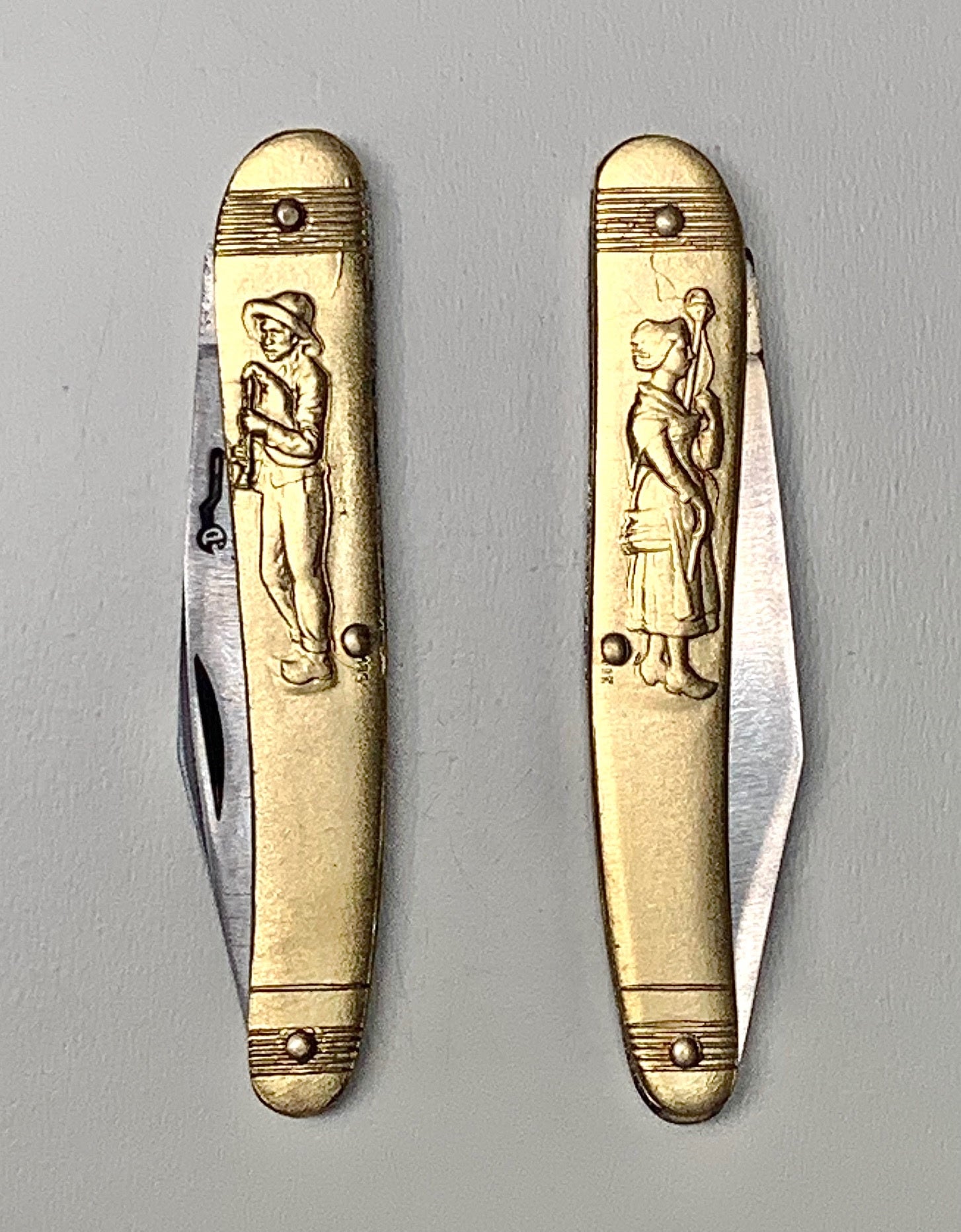 Couperier Coursolle Brass 80mm Single Blade Pocket Knife - Woman + Young Boy Wearing Hat in Wooden Box - Pocket Knives - Couperier Coursolle - Brand_Couperier Coursolle - Kitchen_Dinnerware - Kitchen_Kitchenware - Knife Sets - Laguiole - Spring Collection - 7800-LAI220B_WB