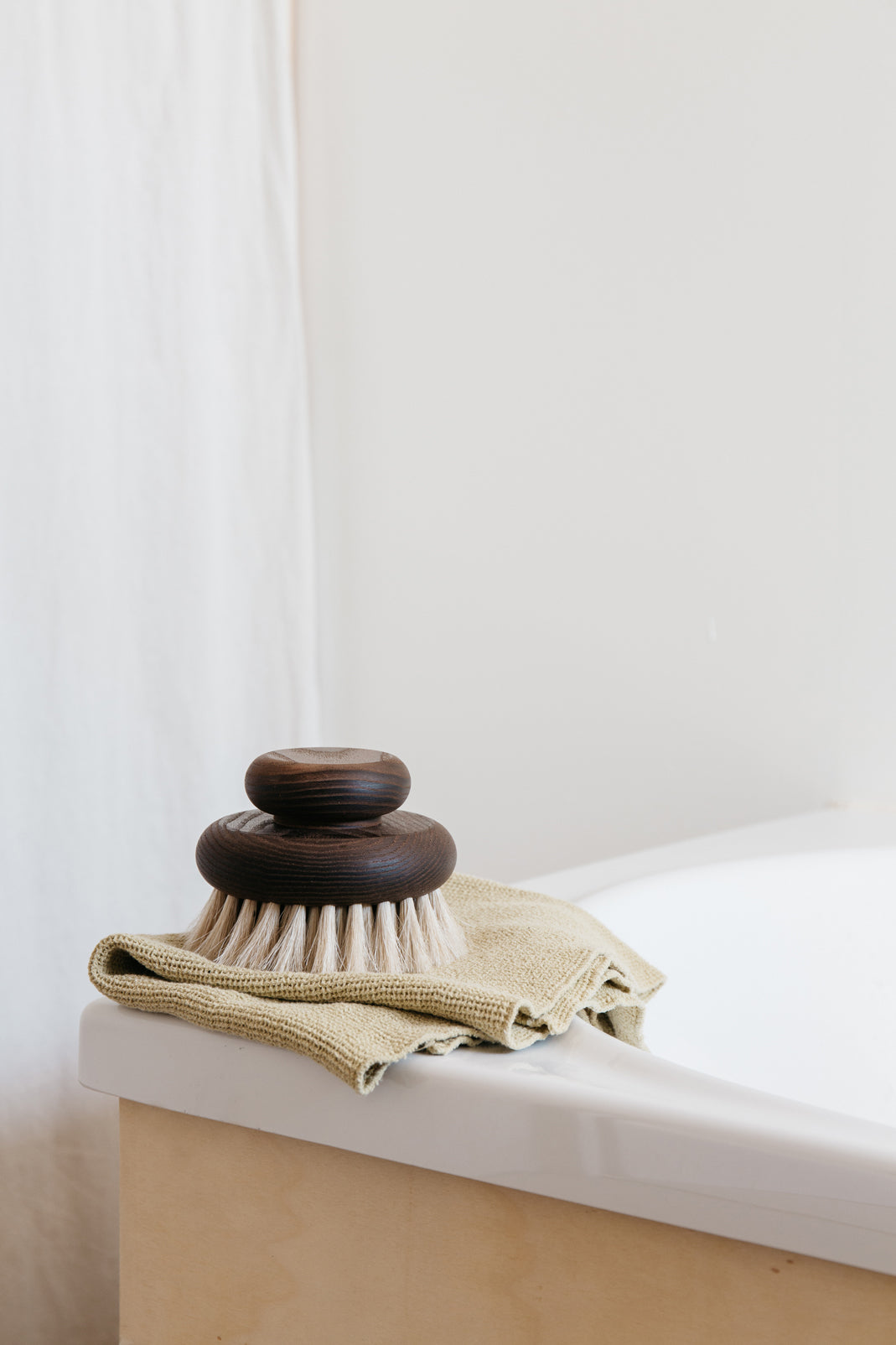 Andrée Jardin Heritage Big Body Brush Heat-treated Ash Wood Andrée Jardin Andrée Jardin Back in stock Bath & Body_Accessories Brand_Andrée Jardin AJ-NEWS-JAN-20-_1