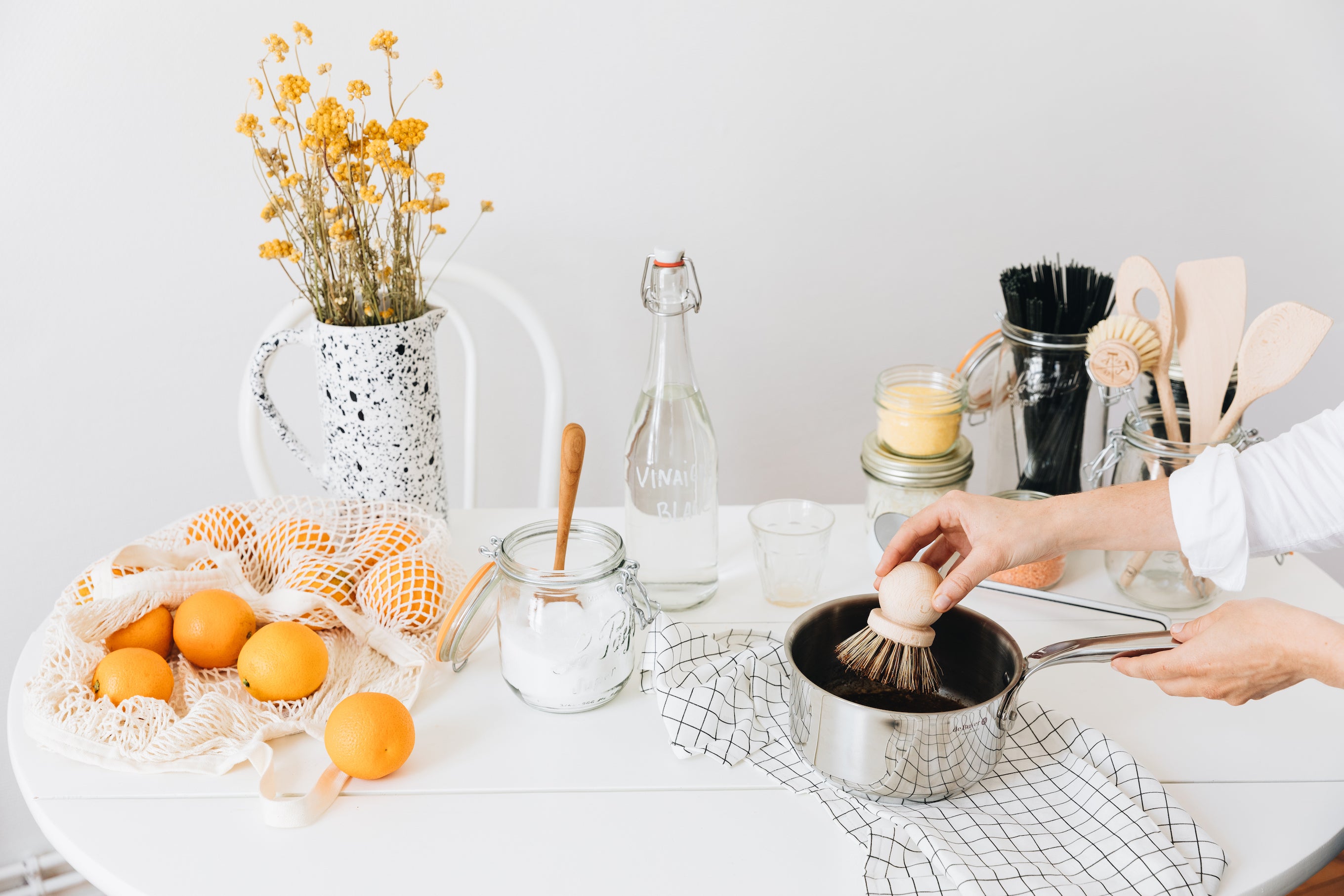 Andrée Jardin Tradition Saucepan Brushes in Display Box (Set of 10) Utilities Andrée Jardin Andrée Jardin Back in stock Brand_Andrée Jardin Home_Household Cleaning Kitchen_Accessories La Cuisine AndreeJardinSaucepanBrush5