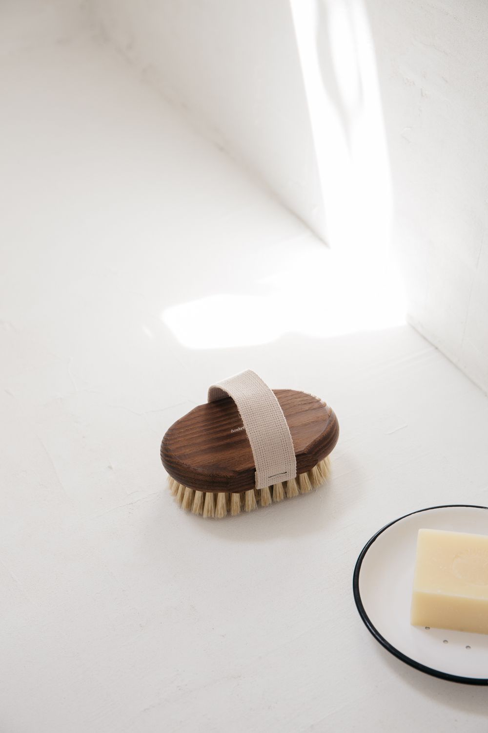 Andrée Jardin Tradition Ash Wood Massage Brush Andrée Jardin Andrée Jardin Bath & Body_Accessories Brand_Andrée Jardin Le Bain Ash_Wood_Massage_Brush