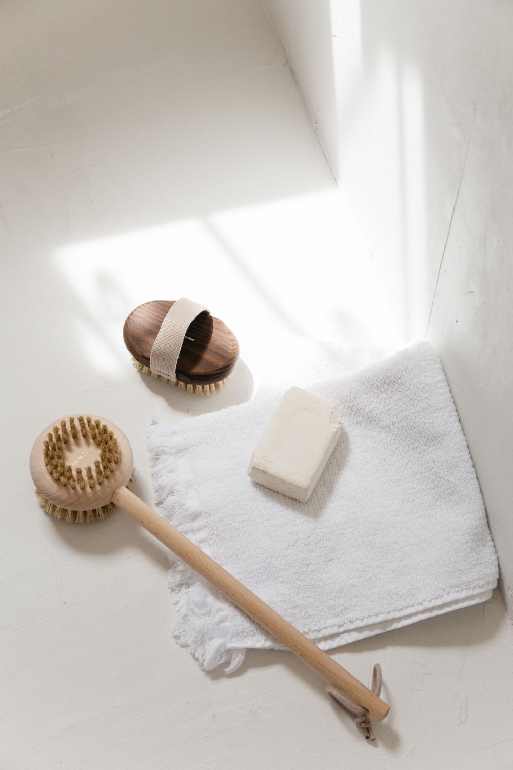 Andrée Jardin Tradition Ash Wood Massage Brush Andrée Jardin Andrée Jardin Bath & Body_Accessories Brand_Andrée Jardin Le Bain Ash_Wood_Massage_Brush_3