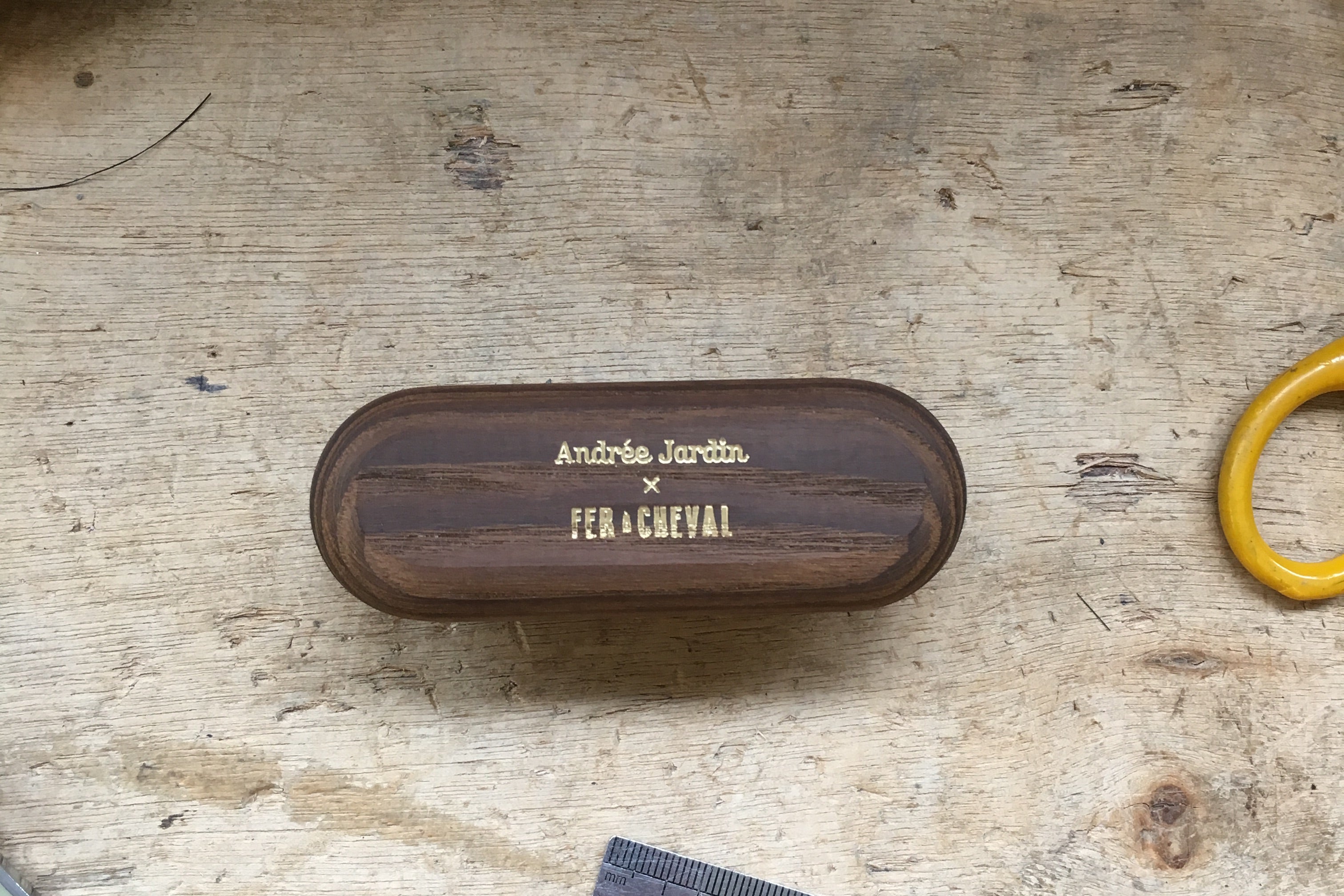 Andrée Jardin x Fer à Cheval Coffret Heritage Andrée Jardin Bath & Body_Accessories Bath & Body_Bar Soap Bath & Body_Gift Sets Brand_Andrée Jardin Brand_Fer à Cheval Cubes Fer à Cheval Soap Soap Holder Coffret-brosse-savon-marseille-960x640-5