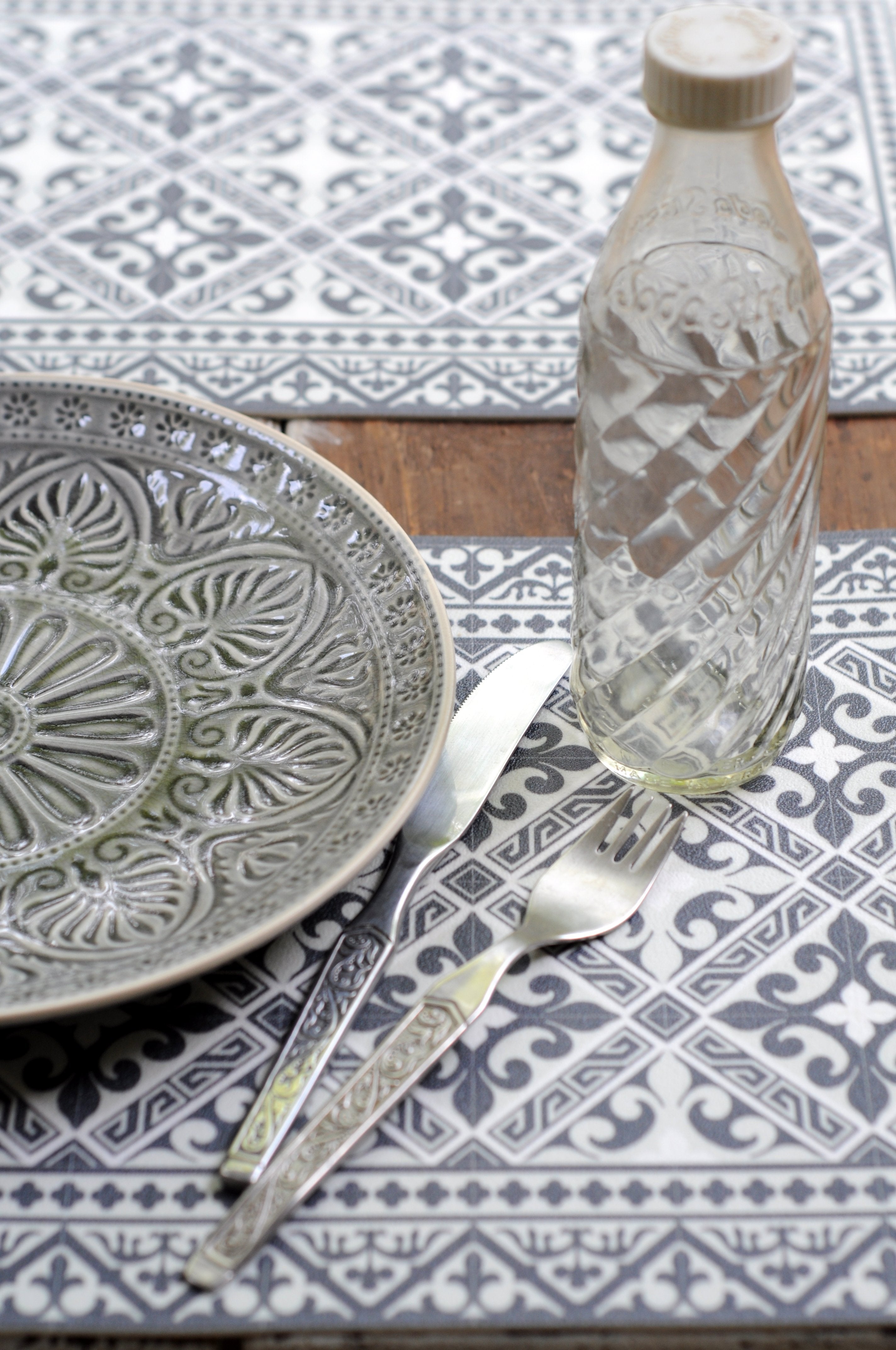 Beija Flor Black and White Fleur de Lys Placemat (13" x 20") (Buy 2 Get 1 Free!) Placemats Beija Flor Brand_Beija Flor Classic Tile CLEAN OUT SALE Home_Decor Home_Placemats DSC_0021BeijaFlorBlackandWhiteFleurdeLysPlacematsBeijaFlorBrand_BeijaFlorClassicTileHome_DecorHome_PlacematsP-BW22