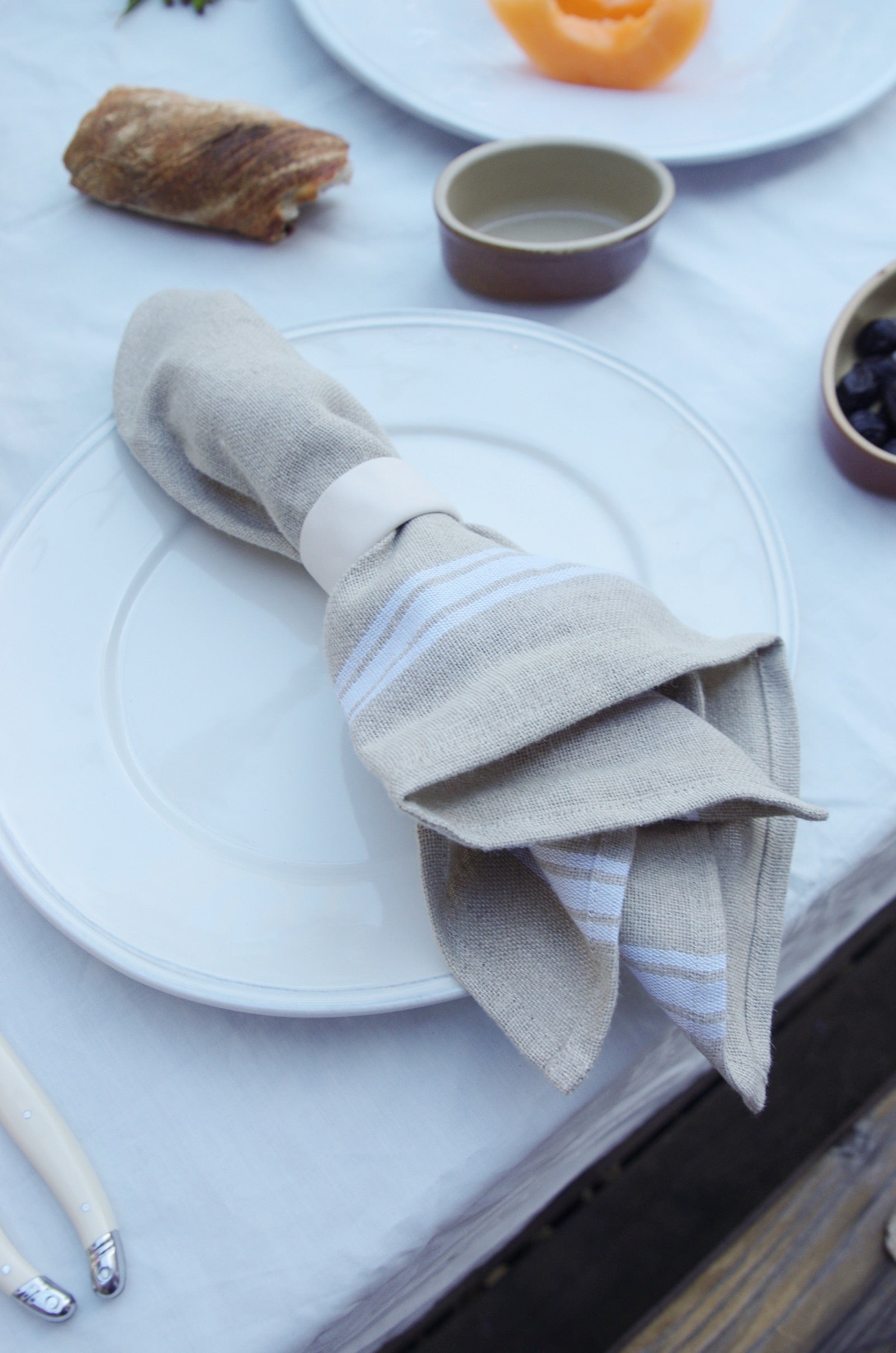 Thieffry Monogramme Linen Napkin (21" x 20") Textile Thieffry Brand_Thieffry Napkins Textiles_Towels & Napkins Thieffry E323B691_THIEFFRYWHITEMONOGRAMMELINENNAPKIN_df11861c-2e91-4109-ac27-3849fc038bcf