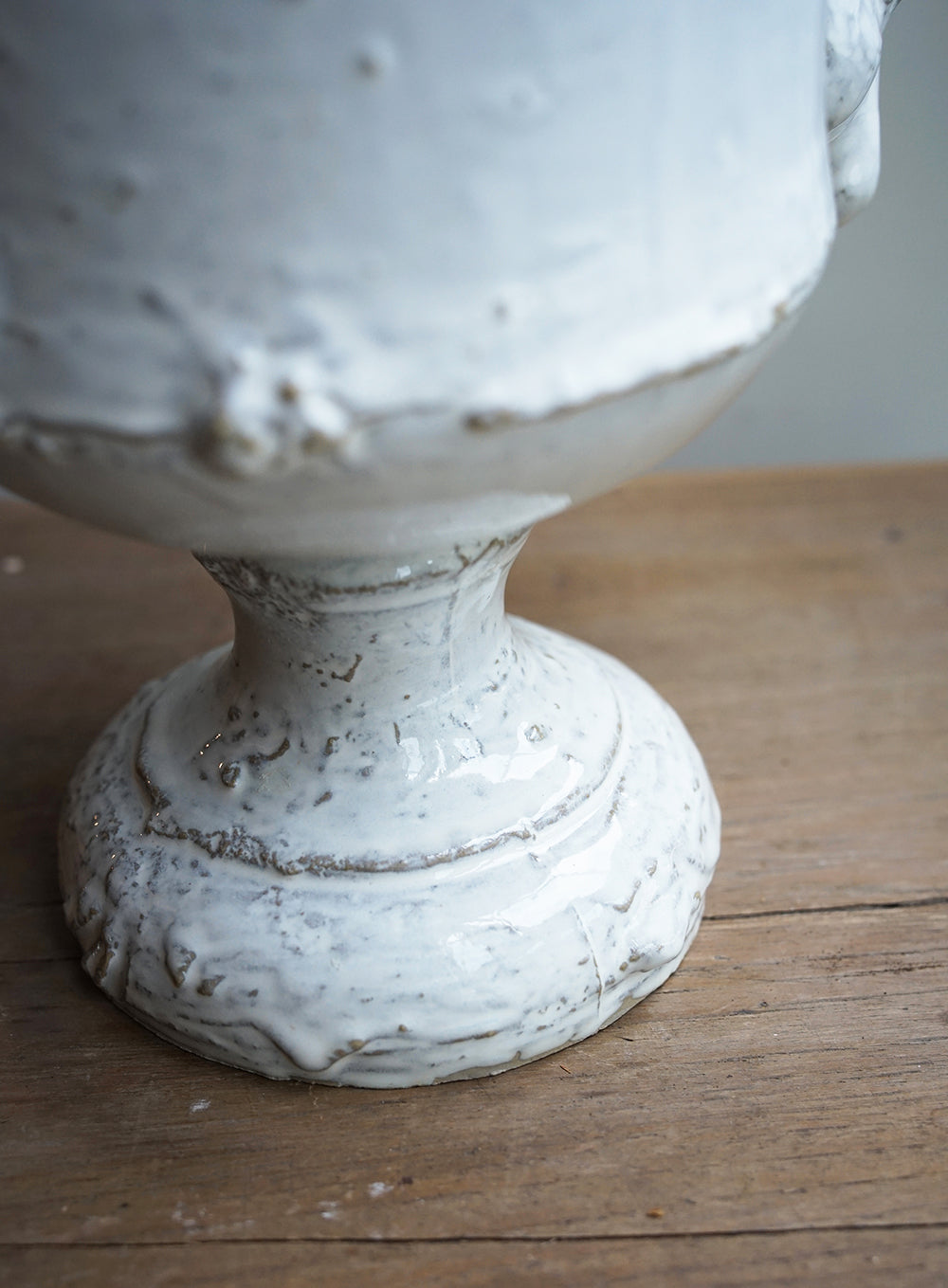 Hare Urn (No. 5 Stained White) - Ceramic - Yarnnakarn - Brand_Yarnnakarn - Home_Decor - Spring Collection - Hare-urn-detail00785