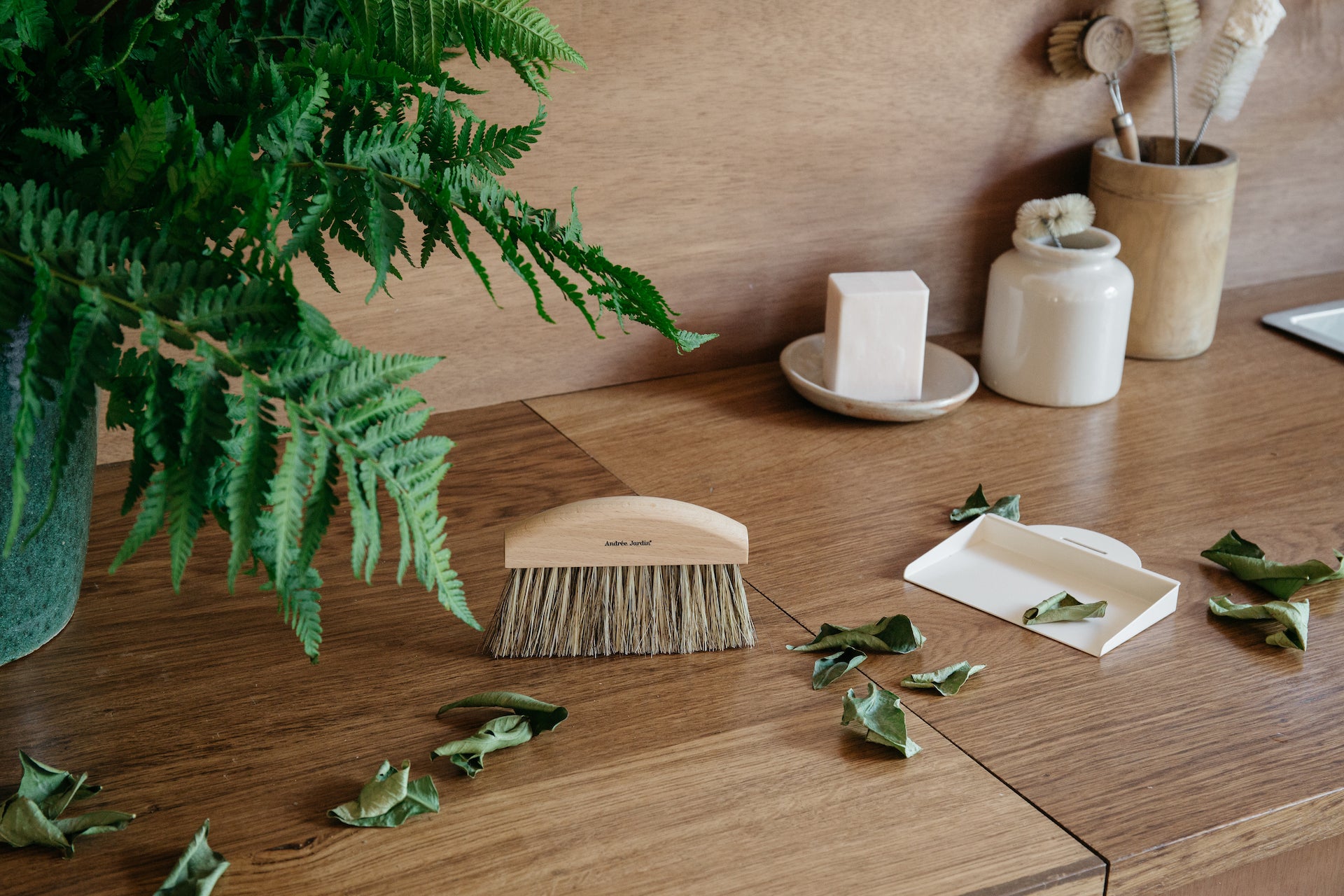 Andrée Jardin Mr. and Mrs. Clynk Natural Table Brush and Dustpan Set Utilities Andrée Jardin Back in stock Brand_Andrée Jardin Home_Broom Sets Home_Household Cleaning New Arrivals coffret-epoussette-ramasse-miettes-clynk-nature-s2-3167_b99f49bd-23ad-4f53-bff1-f2539a8ddf49