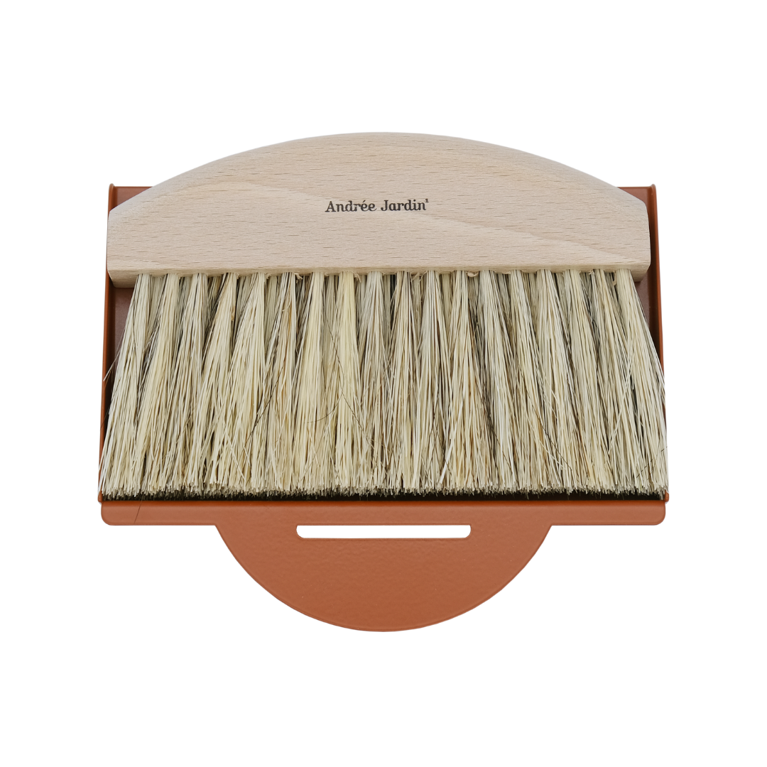 Andrée Jardin Mr. and Mrs. Clynk Natural Table Brush and Dustpan Set Brick Red Utilities Andrée Jardin Back in stock Brand_Andrée Jardin Home_Broom Sets Home_Household Cleaning New Arrivals coffret-ramasse-miettes-table-clynk-nature-3168-PNG-AndreeJardinMr.andMrs.ClynkNaturalTableBrushandDustpanSetinBrickRed_be32b30b-2167-4feb-a8b2-5c3aed7b3eb2