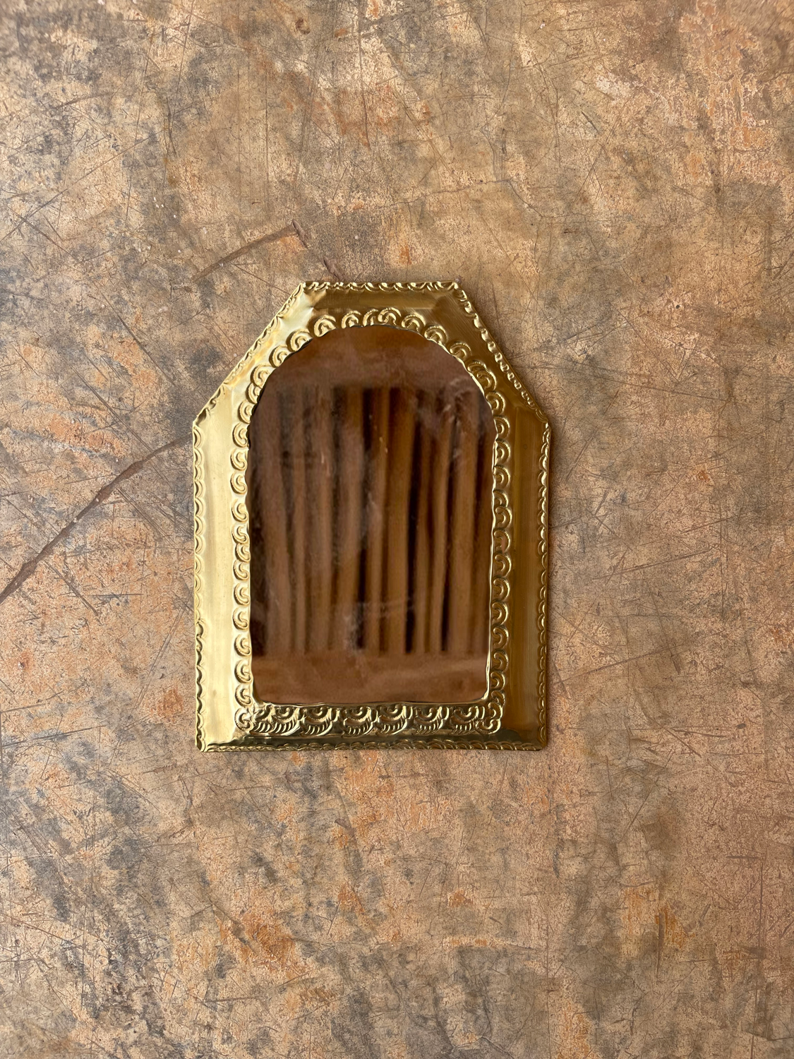 Moroccan Brass Wall Decor Doorway Arch Mirror Wall Ornament Decor Une Vie Nomade Brand_Une Vie Nomade Home_Decor New Arrivals img_1848-Moroccan-Brass-Wall-Ornament-Metal-Mirror