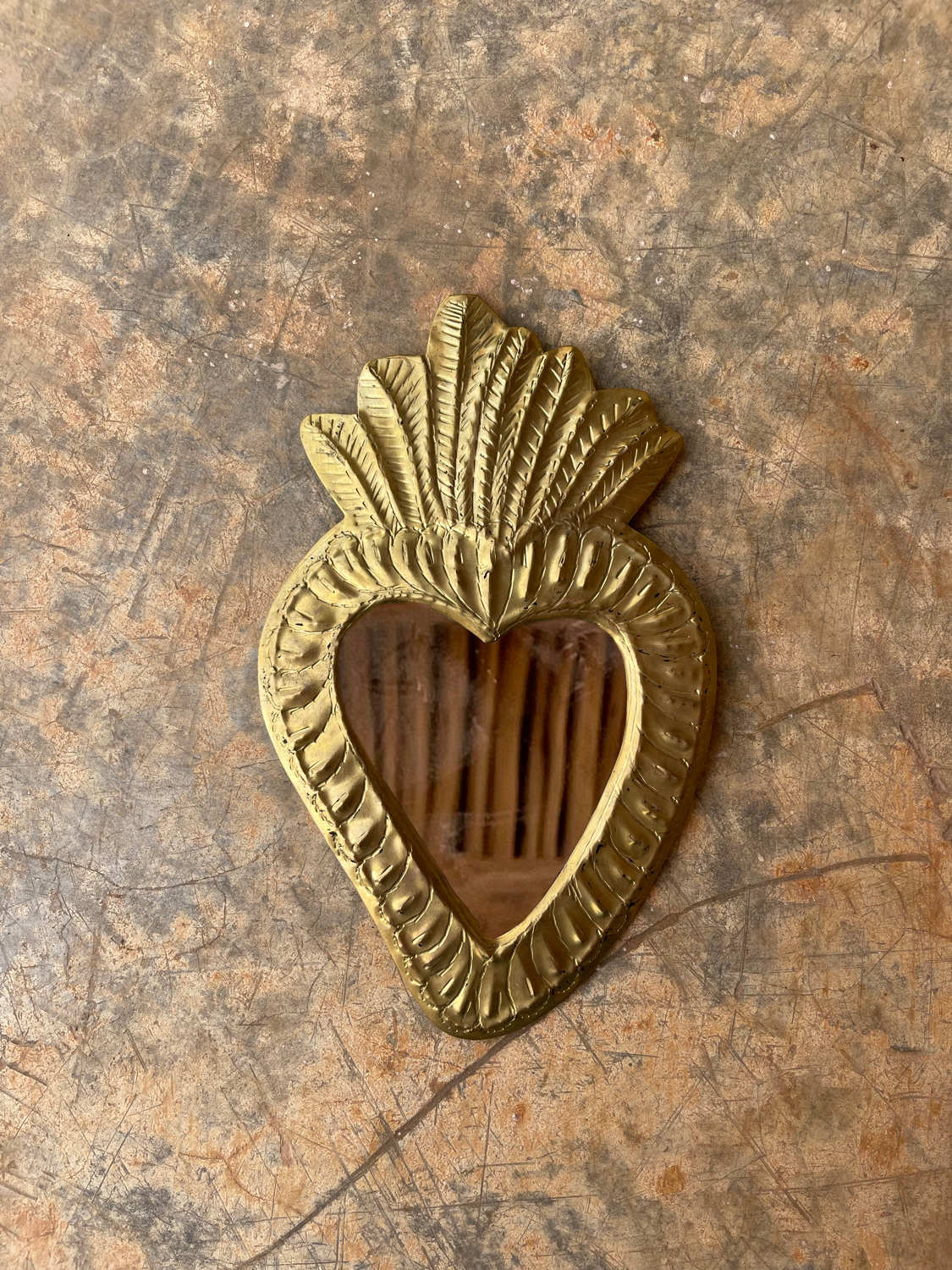 Moroccan Brass Wall Decor Sprouted Heart Mirror Wall Ornament Decor Une Vie Nomade Brand_Une Vie Nomade Home_Decor New Arrivals img_1857-Sacred-Heart-Sacre-Couer-Moroccan-Brass-Wall-Ornament-Metal-Mirror