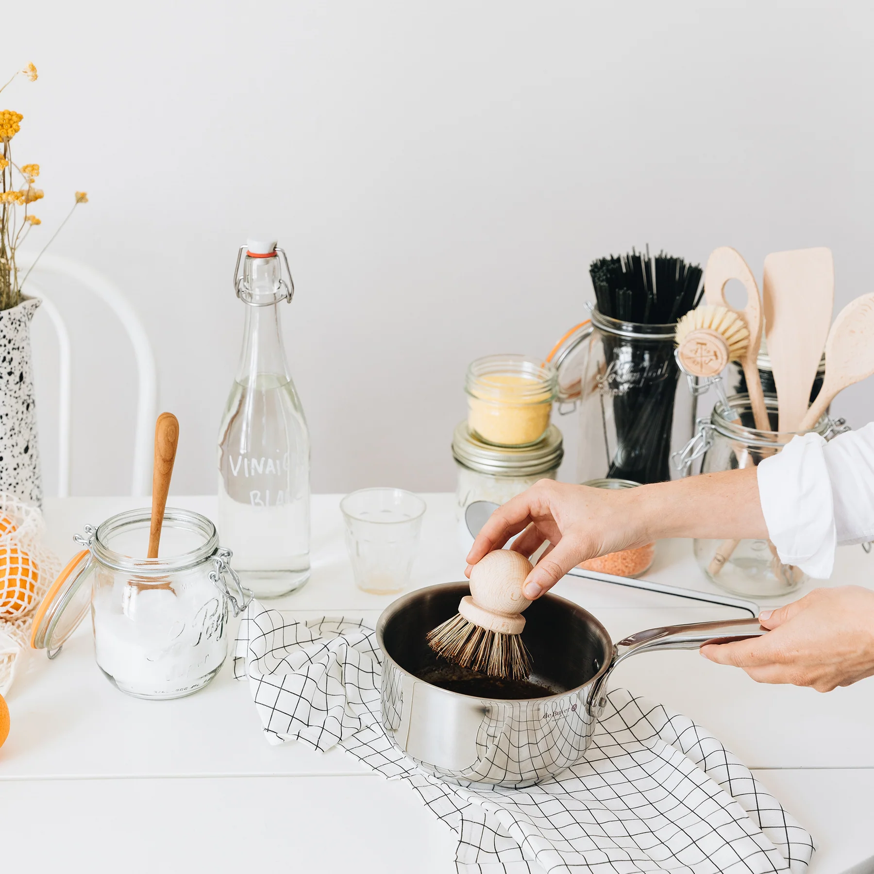 Andrée Jardin Tradition Saucepan Brushes in Display Box (Set of 10) Utilities Andrée Jardin Andrée Jardin Back in stock Brand_Andrée Jardin Home_Household Cleaning Kitchen_Accessories La Cuisine sauce-pan-brush-andree-jardin-1819_1800x1800_3948ee87-f786-4bb5-a330-d0664676b51f